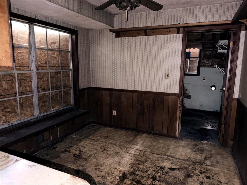 3 bedroom, 2 bathroom, 1,789 sq ft single family residence under contract at 1131 S Deshon Road, Lithonia, GA 30058 — photo 10