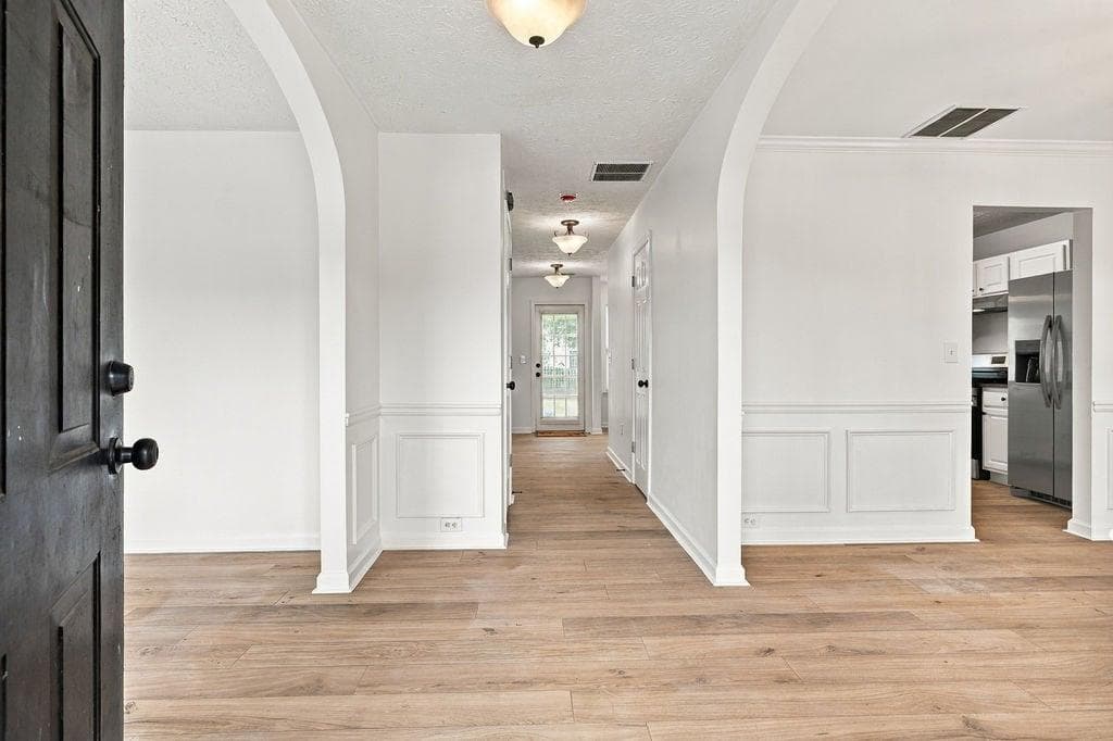 4 bedroom, 3 bathroom, 2,108 sq ft single family residence for sale at 13 Equestrian Way, Cartersville, GA 30121 — photo 2