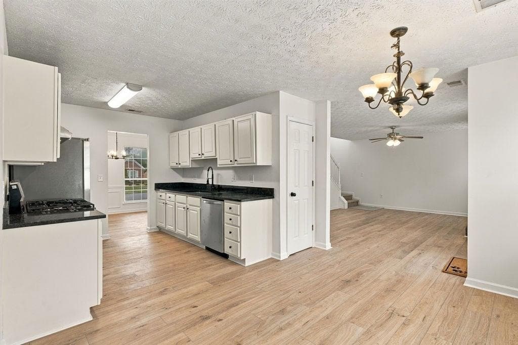 4 bedroom, 3 bathroom, 2,108 sq ft single family residence for sale at 13 Equestrian Way, Cartersville, GA 30121 — photo 8