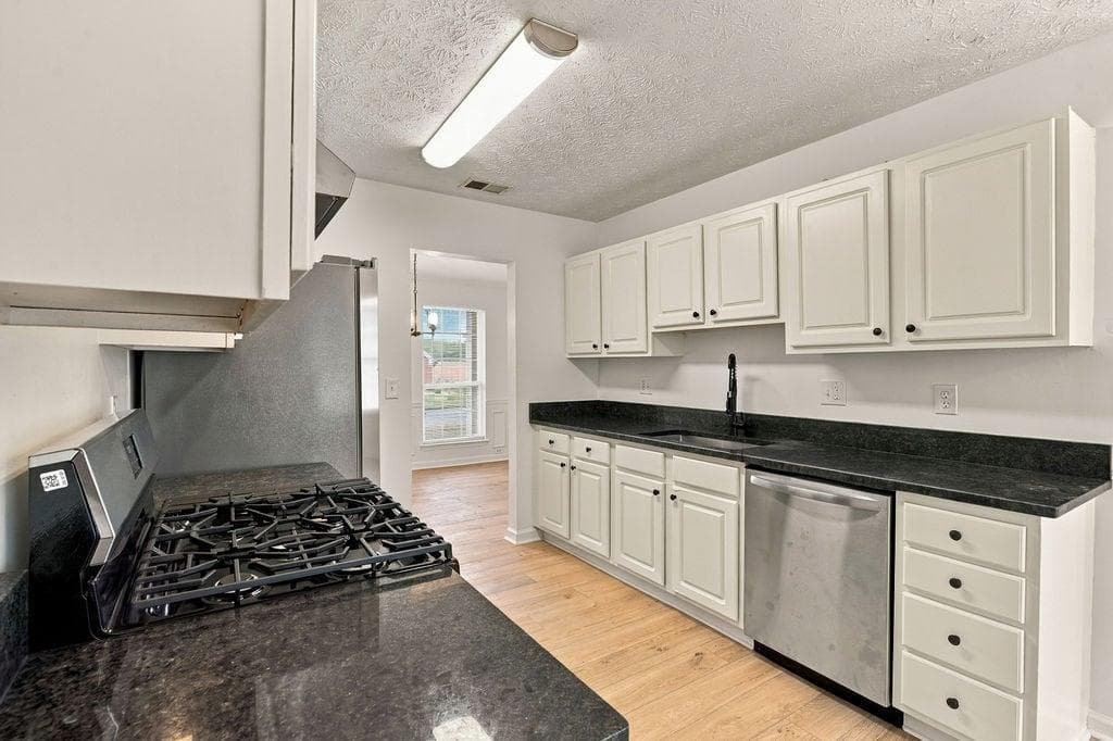 4 bedroom, 3 bathroom, 2,108 sq ft single family residence for sale at 13 Equestrian Way, Cartersville, GA 30121 — photo 10