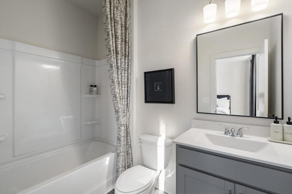 2 bedroom, 2 bathroom, 1,429 sq ft townhouse for sale at 1355 Breezy Street SE, Atlanta, GA 30315 — photo 6