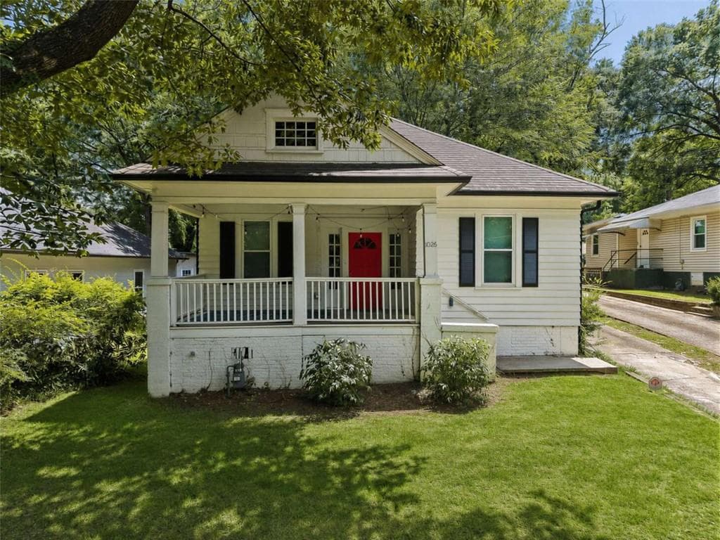 3 bedroom, 2 bathroom, 1,161 sq ft single family residence for sale at 1026 Astor Avenue, Atlanta, GA 30310 — photo 2