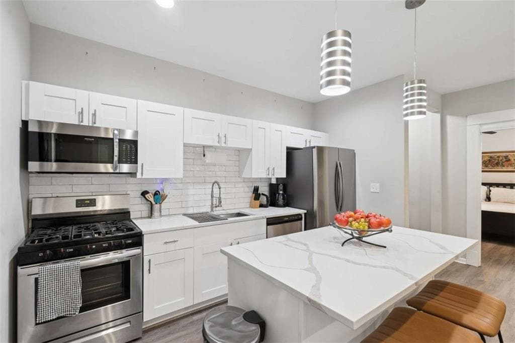 3 bedroom, 2 bathroom, 1,161 sq ft single family residence for sale at 1026 Astor Avenue, Atlanta, GA 30310 — photo 6