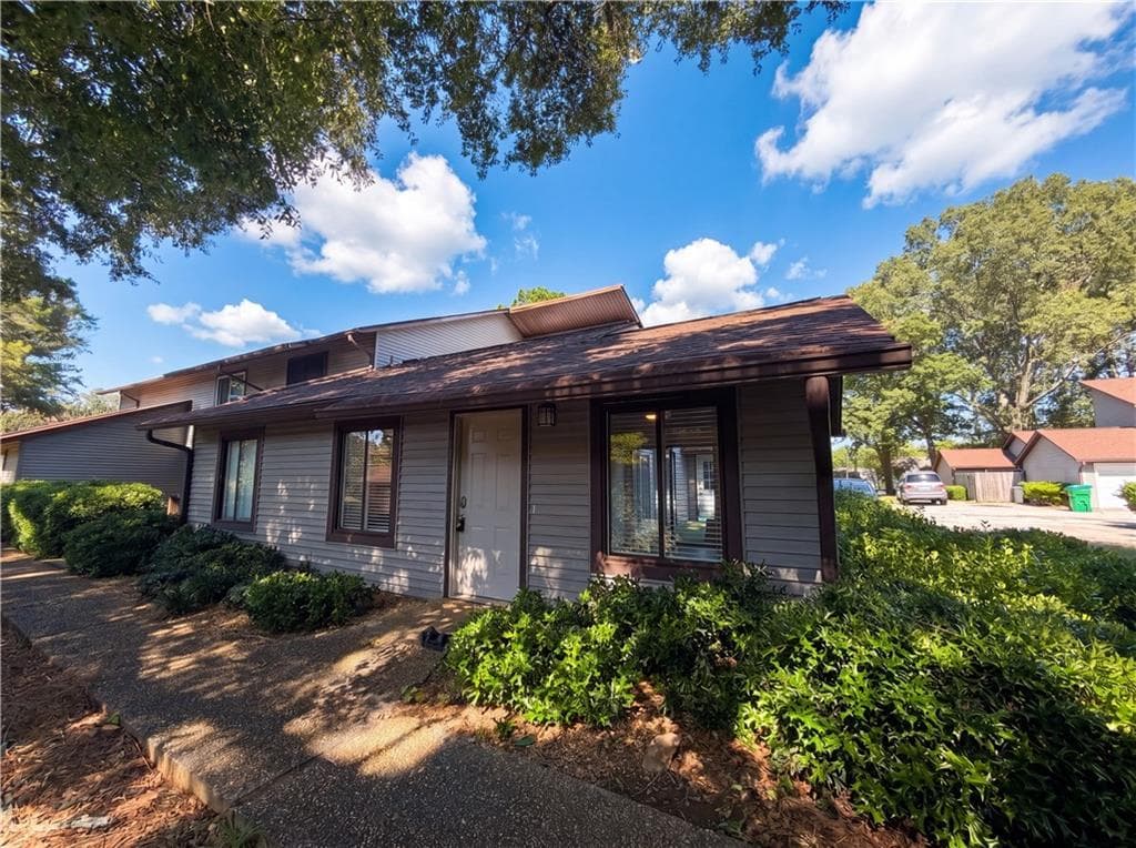 2 bedroom, 2 bathroom, 986 sq ft condominium for sale at 2725 Flintlock Place, Austell, GA 30106