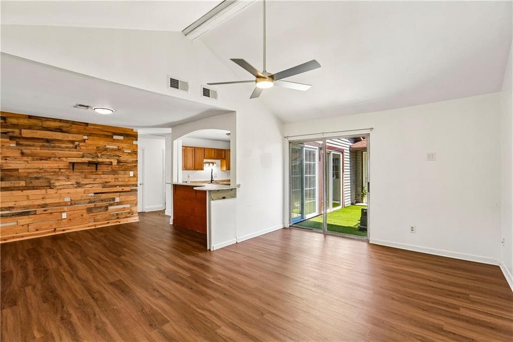 2 bedroom, 2 bathroom, 986 sq ft condominium for sale at 2725 Flintlock Place, Austell, GA 30106 — photo 3