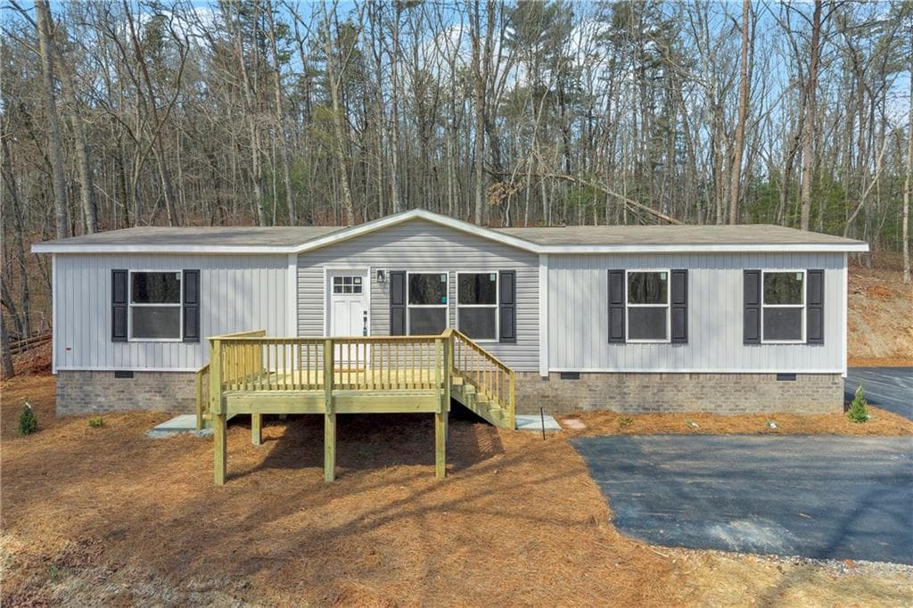3 bedroom, 2 bathroom, 1,568 sq ft single family residence for sale at 136 Poplar Drive, Dawsonville, GA 30534