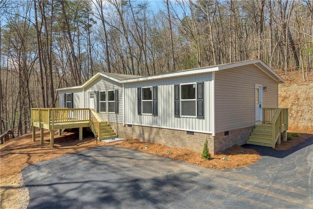 3 bedroom, 2 bathroom, 1,568 sq ft single family residence for sale at 136 Poplar Drive, Dawsonville, GA 30534 — photo 2