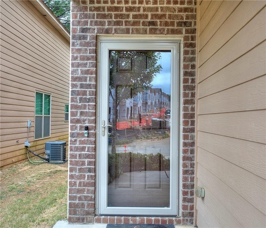 3 bedroom, 3 bathroom, 2,000 sq ft single family residence for rent at 2241 Capella Circle, Atlanta, GA 30331 for $2,600 a month — photo 2