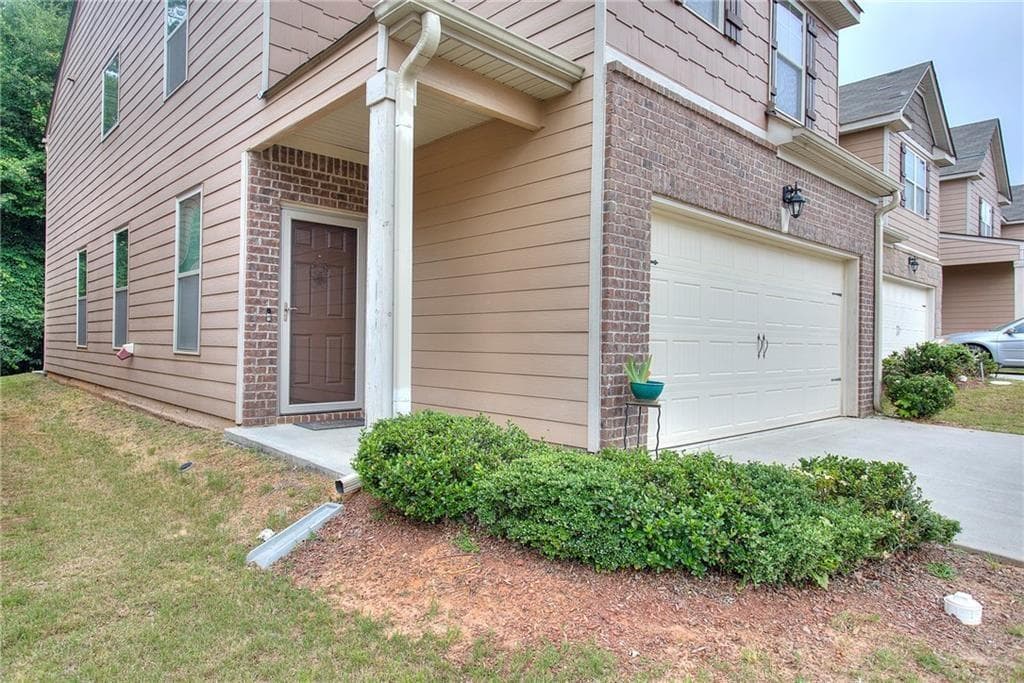 3 bedroom, 3 bathroom, 2,000 sq ft single family residence for rent at 2241 Capella Circle, Atlanta, GA 30331 for $2,600 a month — photo 3