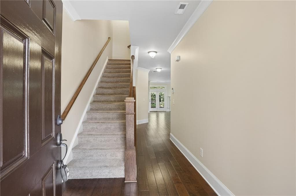 3 bedroom, 3 bathroom, 2,210 sq ft townhouse for sale at 7540 Glisten Avenue, Sandy Springs, GA 30328 — photo 2