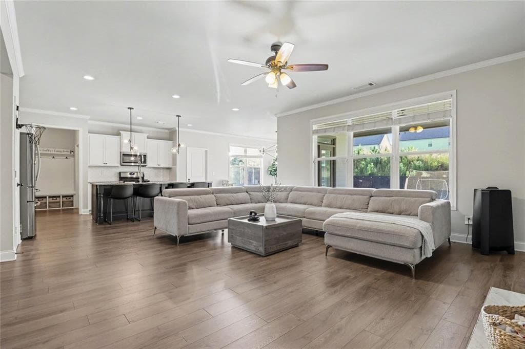 4 bedroom, 4 bathroom, 2,702 sq ft single family residence for sale at 5106 Park Haven Drive, Flowery Branch, GA 30542 — photo 4