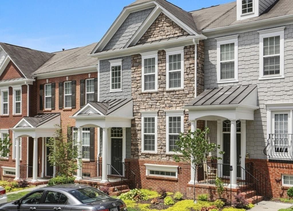 3 bedroom, 4 bathroom, 1,845 sq ft townhouse for sale at 2274 Limehurst Drive, Atlanta, GA 30319 — photo 1 of 40