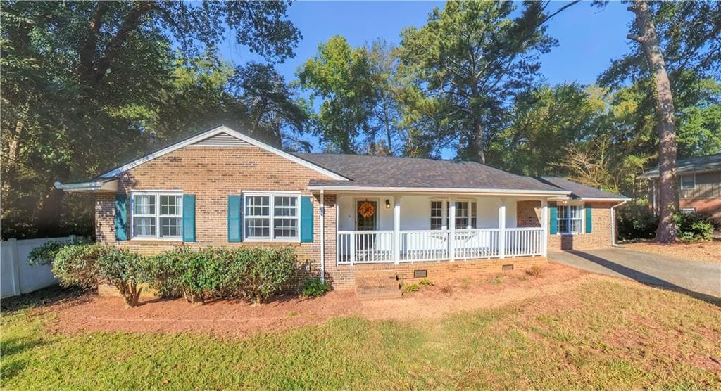 3 bedroom, 2 bathroom, 2,887 sq ft single family residence for sale at 113 Amy Lane, Carrollton, GA 30117 — photo 1 of 47