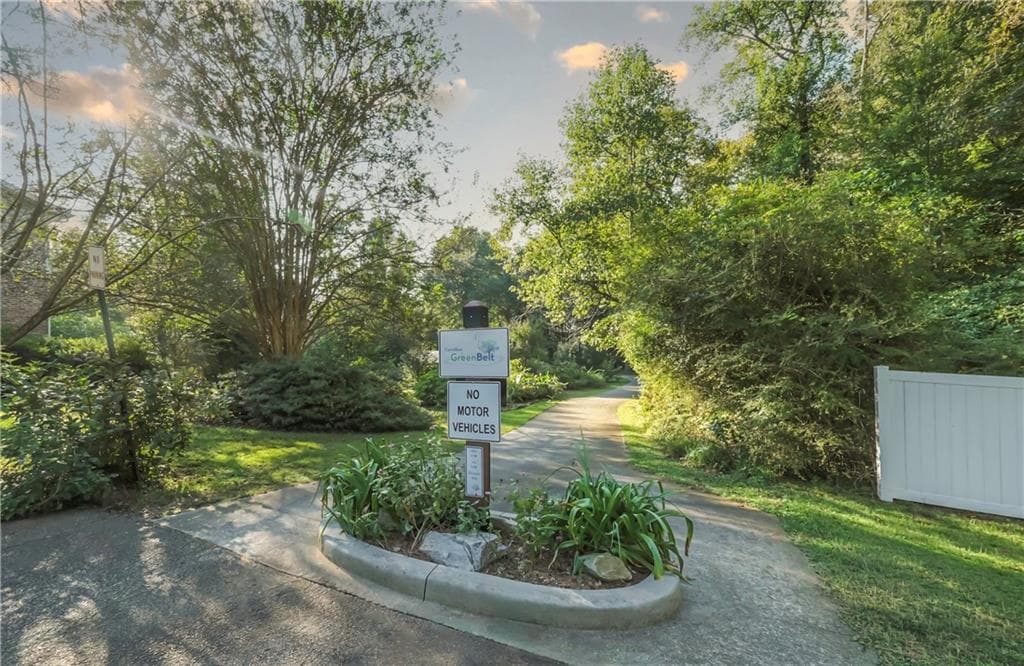 3 bedroom, 2 bathroom, 2,887 sq ft single family residence for sale at 113 Amy Lane, Carrollton, GA 30117 — photo 6