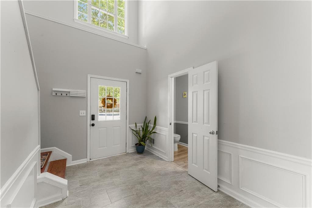 3 bedroom, 3 bathroom, 2,332 sq ft single family residence for sale at 6010 Foxberry Lane, Roswell, GA 30075 — photo 5