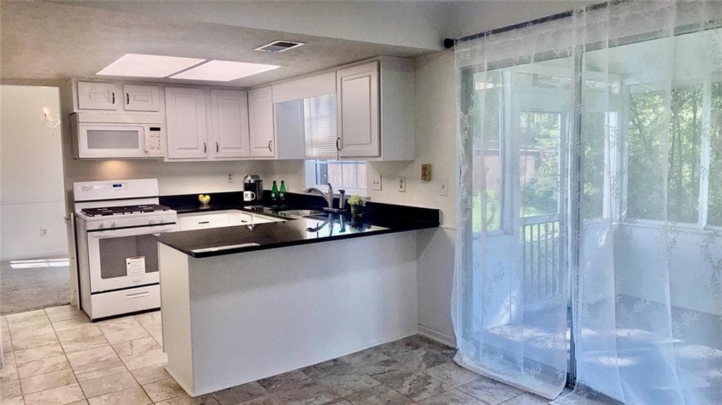 4 bedroom, 3 bathroom, 2,644 sq ft single family residence for rent at 2121 Heritage Trace Drive, Marietta, GA 30062 for $2,850 a month — photo 2