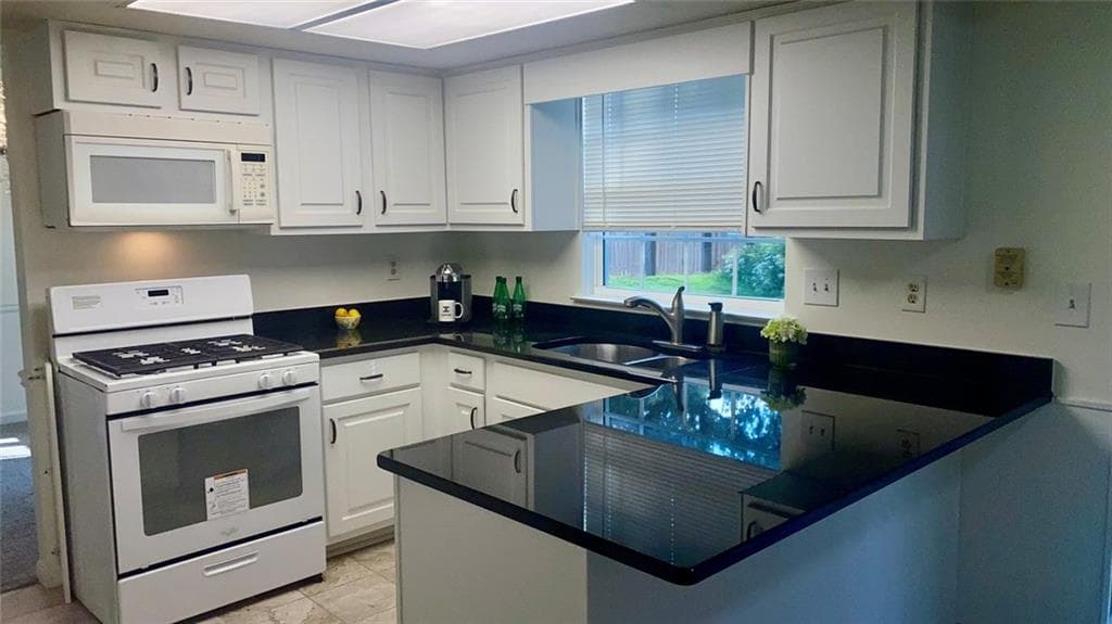 4 bedroom, 3 bathroom, 2,644 sq ft single family residence for rent at 2121 Heritage Trace Drive, Marietta, GA 30062 for $2,850 a month — photo 3