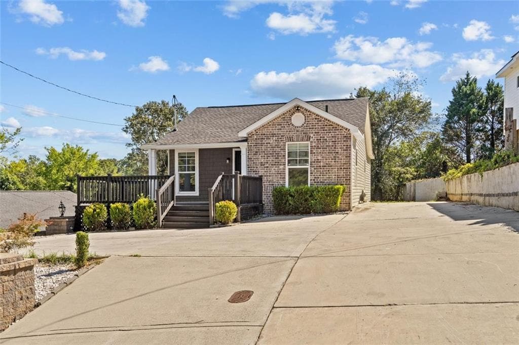 3 bedroom, 2 bathroom, 1,160 sq ft single family residence for sale at 809 W Crawford Street, Dalton, GA 30720 — photo 3