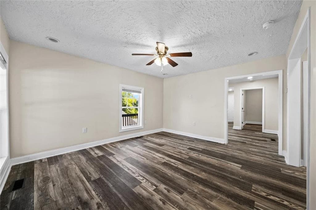 3 bedroom, 2 bathroom, 1,160 sq ft single family residence for sale at 809 W Crawford Street, Dalton, GA 30720 — photo 6