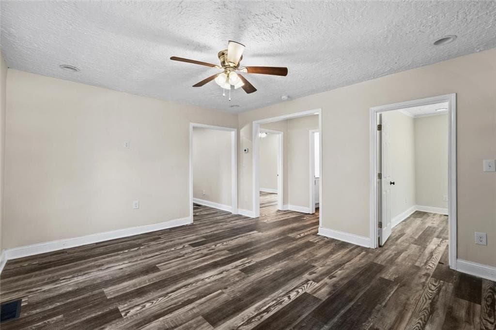 3 bedroom, 2 bathroom, 1,160 sq ft single family residence for sale at 809 W Crawford Street, Dalton, GA 30720 — photo 7
