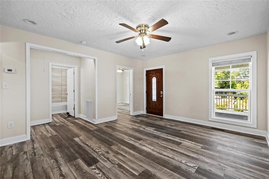 3 bedroom, 2 bathroom, 1,160 sq ft single family residence for sale at 809 W Crawford Street, Dalton, GA 30720 — photo 8