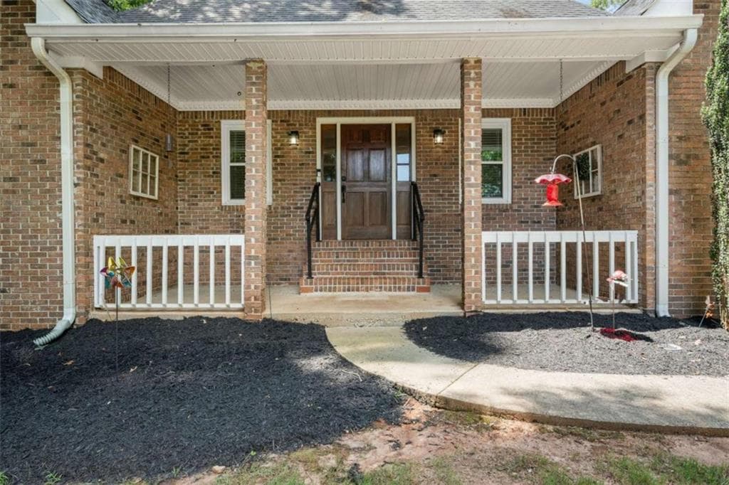 3 bedroom, 2 bathroom, 2,362 sq ft single family residence for sale at 219 Darwish Drive, Mcdonough, GA 30252 — photo 2