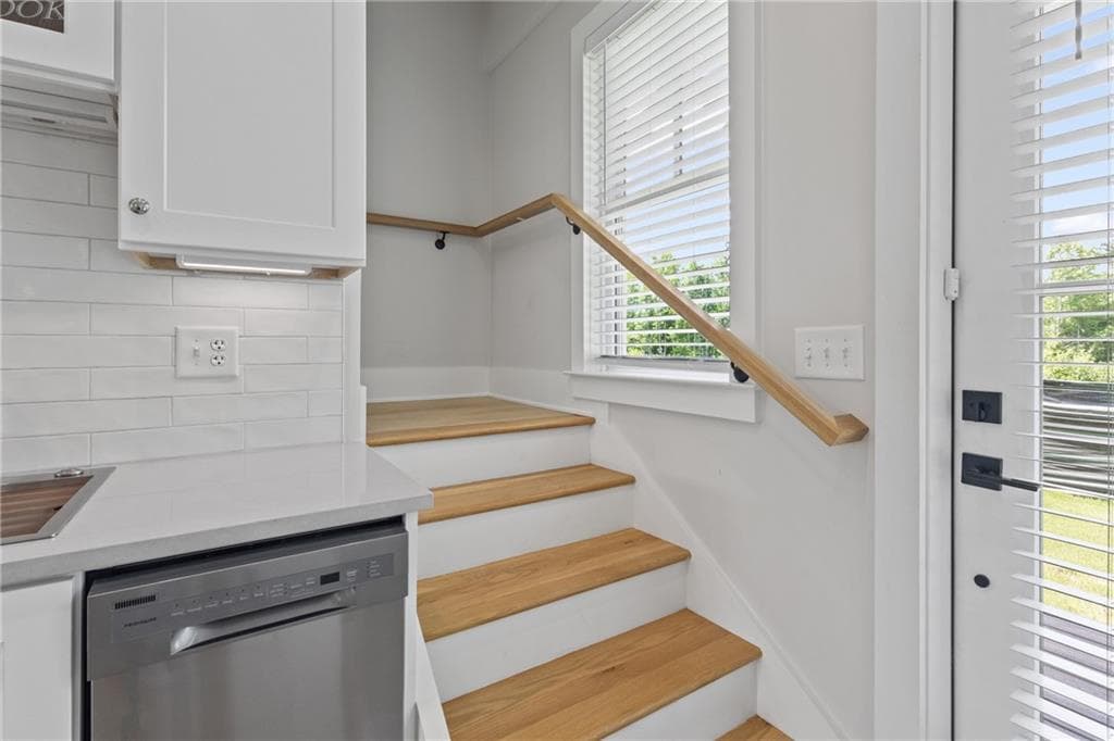 2 bedroom, 2 bathroom, 792 sq ft single family residence for sale at 184 W Jarrard St Unit 2, Cleveland, GA 30528 — photo 9