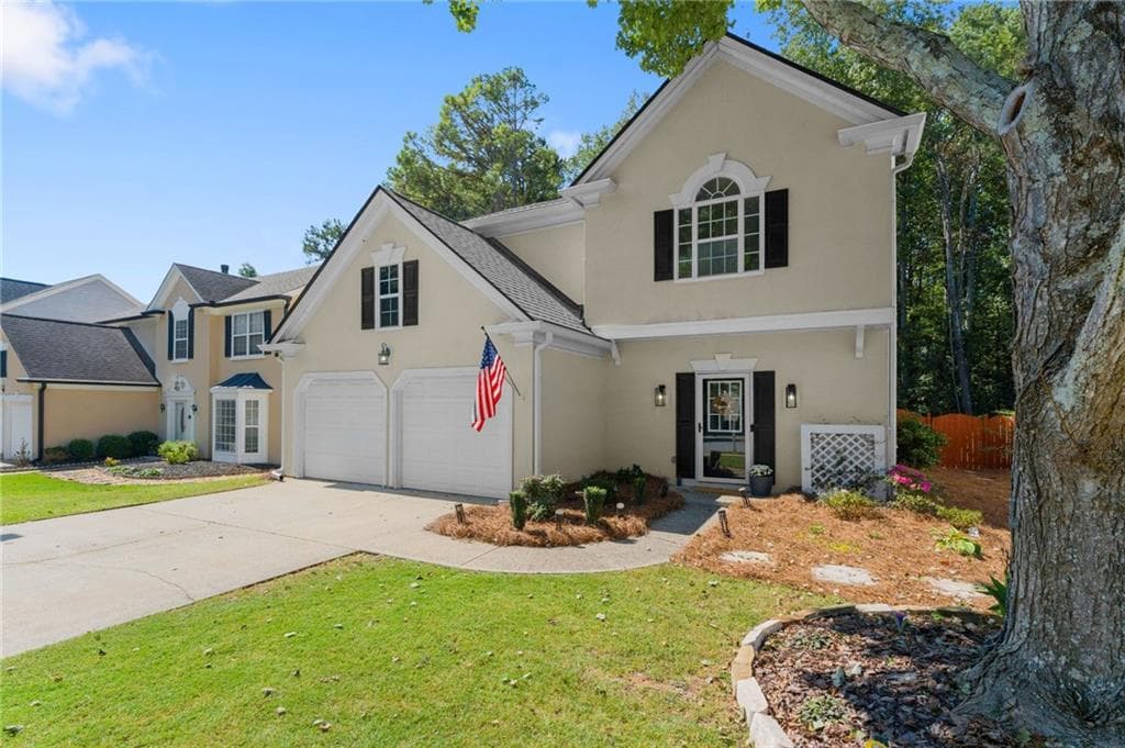 3 bedroom, 3 bathroom, 2,332 sq ft single family residence for sale at 6010 Foxberry Lane, Roswell, GA 30075 — photo 2