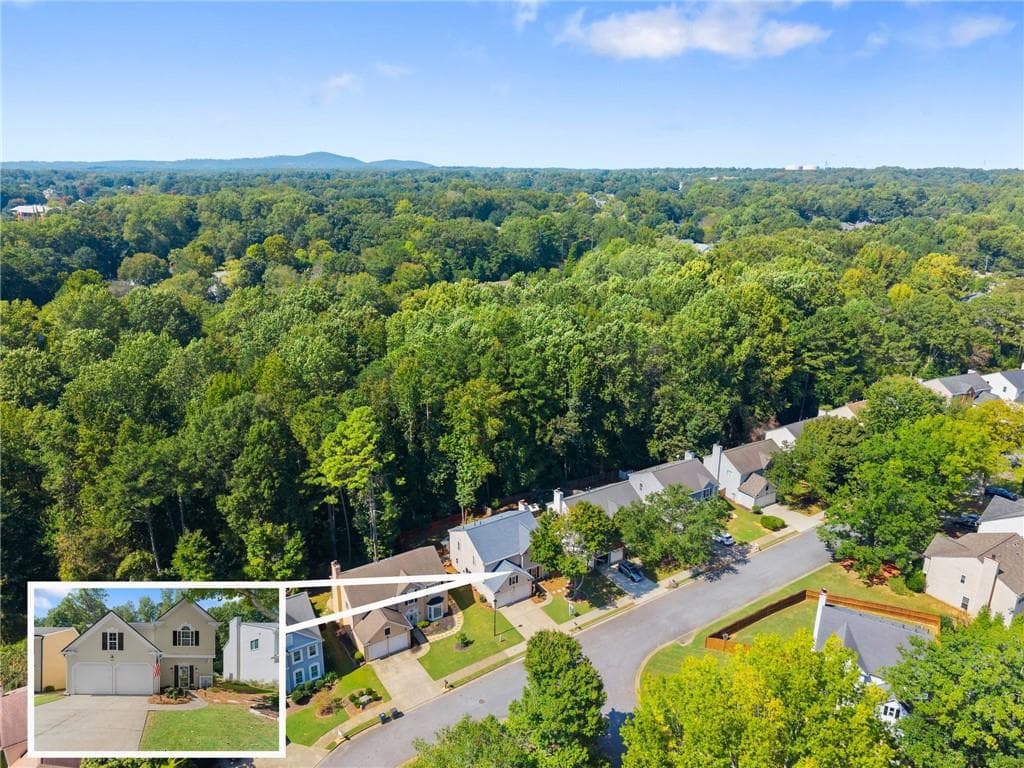 3 bedroom, 3 bathroom, 2,332 sq ft single family residence for sale at 6010 Foxberry Lane, Roswell, GA 30075 — photo 3