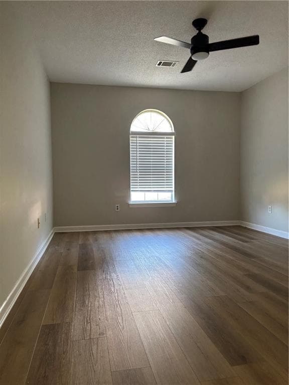 3 bedroom, 2 bathroom, 1,907 sq ft single family residence for rent at 331 Wildwood Circle, Calhoun, GA 30701 for $1,900 a month — photo 10