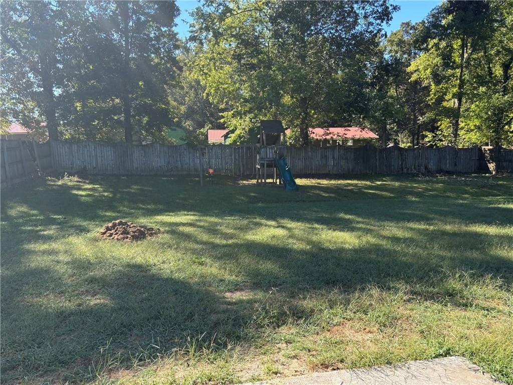 3 bedroom, 2 bathroom, 1,907 sq ft single family residence for rent at 331 Wildwood Circle, Calhoun, GA 30701 for $1,900 a month — photo 8