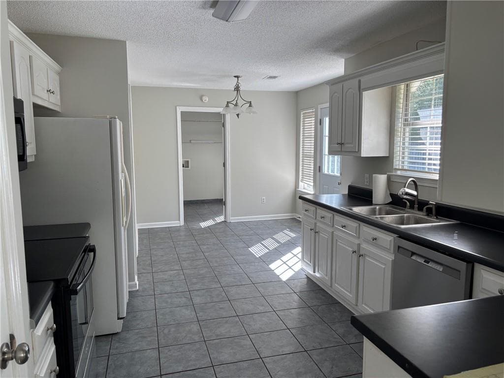3 bedroom, 2 bathroom, 1,907 sq ft single family residence for rent at 331 Wildwood Circle, Calhoun, GA 30701 for $1,900 a month — photo 5
