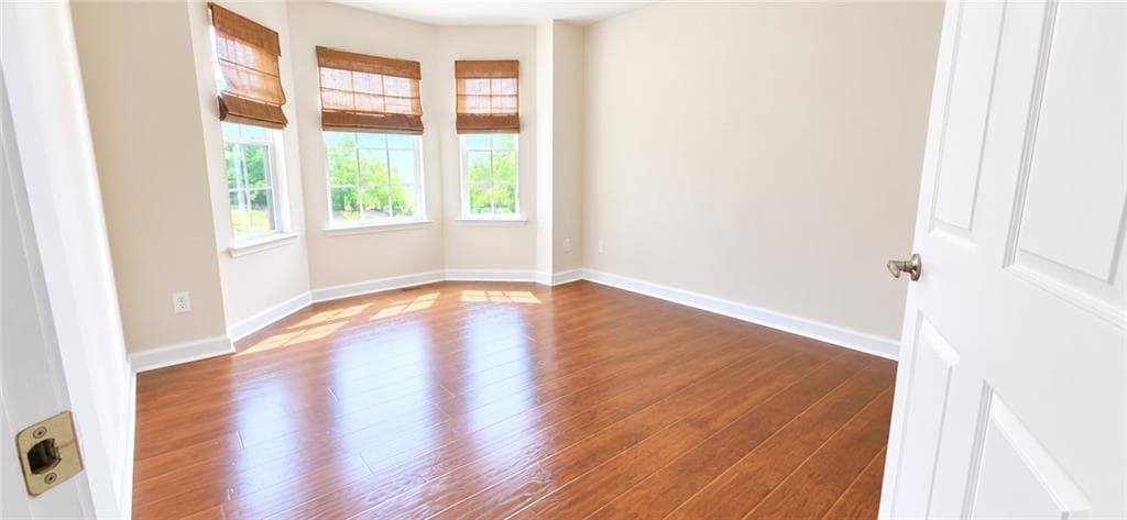 4 bedroom, 3 bathroom, 2,868 sq ft single family residence for sale at 3811 Roxfield Drive, Buford, GA 30518 — photo 5