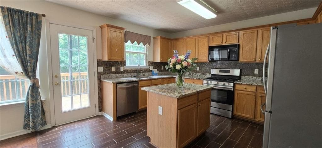 4 bedroom, 3 bathroom, 2,868 sq ft single family residence for sale at 3811 Roxfield Drive, Buford, GA 30518 — photo 6