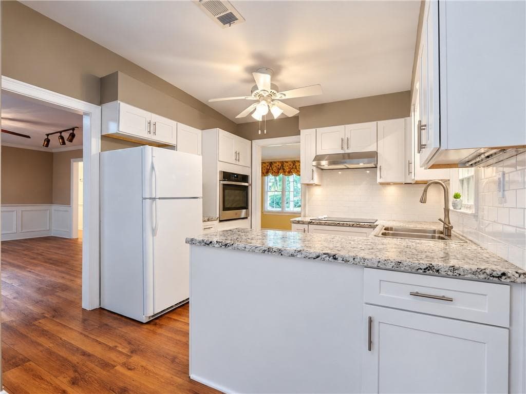 3 bedroom, 2 bathroom, 1,690 sq ft single family residence for sale at 412 Ben Avenue, Lilburn, GA 30047 — photo 7