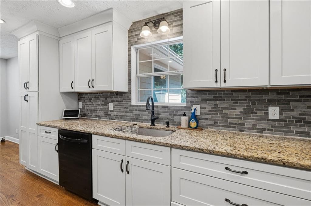 4 bedroom, 2 bathroom, 1,884 sq ft single family residence for sale at 1590 Kimberly Place, Canton, GA 30114 — photo 7