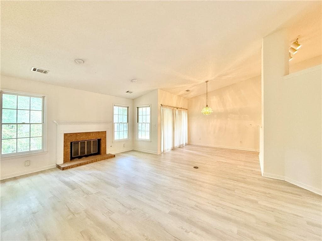 2 bedroom, 2 bathroom, 1,523 sq ft townhouse for sale at 4511 Gideons Trace, Union City, GA 30291 — photo 5