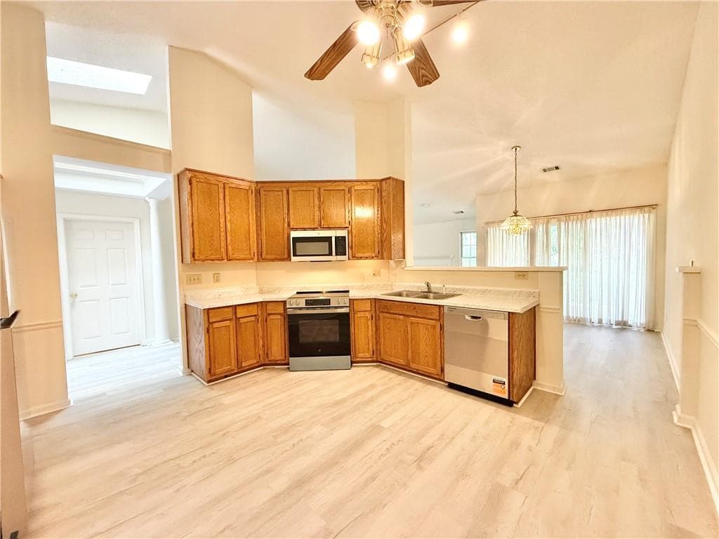 2 bedroom, 2 bathroom, 1,523 sq ft townhouse for sale at 4511 Gideons Trace, Union City, GA 30291 — photo 9