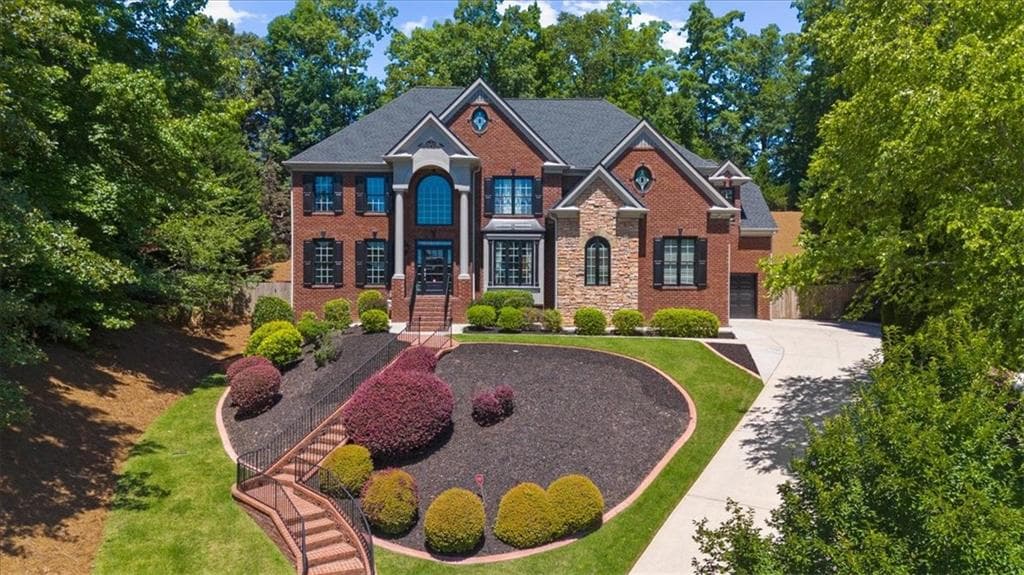6 bedroom, 6 bathroom, 5,538 sq ft single family residence for sale at 1370 Boomer Circle, Suwanee, GA 30024 — photo 2