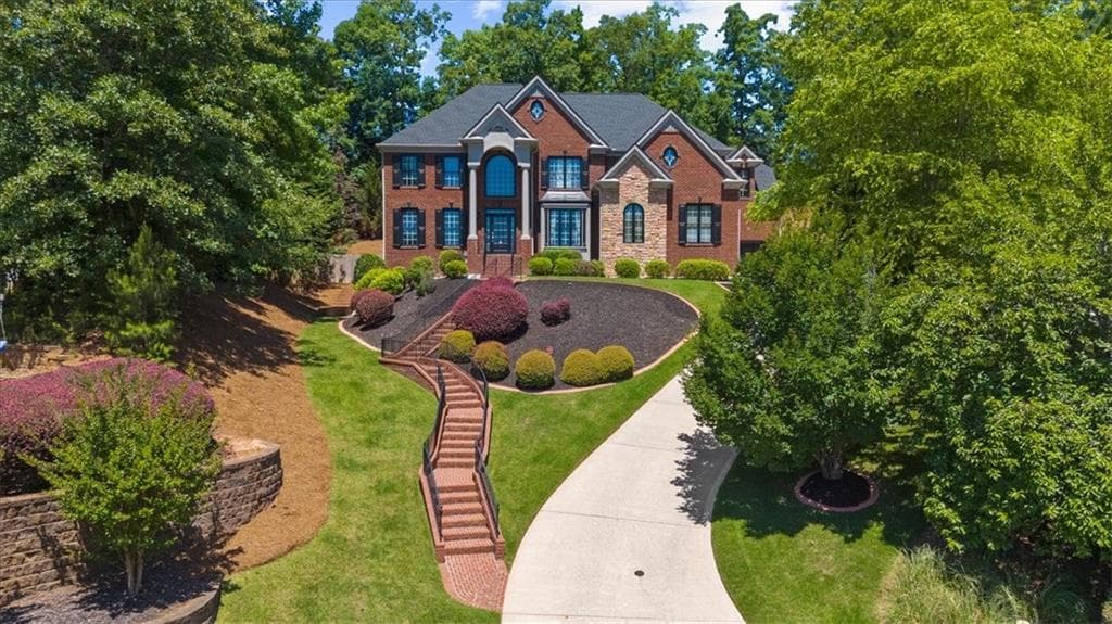 6 bedroom, 6 bathroom, 5,538 sq ft single family residence for sale at 1370 Boomer Circle, Suwanee, GA 30024 — photo 3