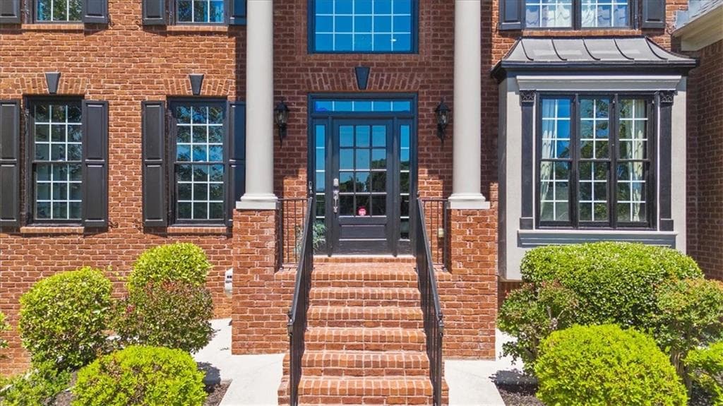 6 bedroom, 6 bathroom, 5,538 sq ft single family residence for sale at 1370 Boomer Circle, Suwanee, GA 30024 — photo 4