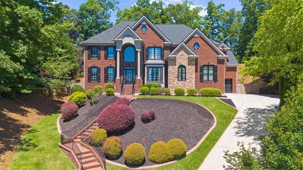 6 bedroom, 6 bathroom, 5,538 sq ft single family residence for sale at 1370 Boomer Circle, Suwanee, GA 30024 — photo 5