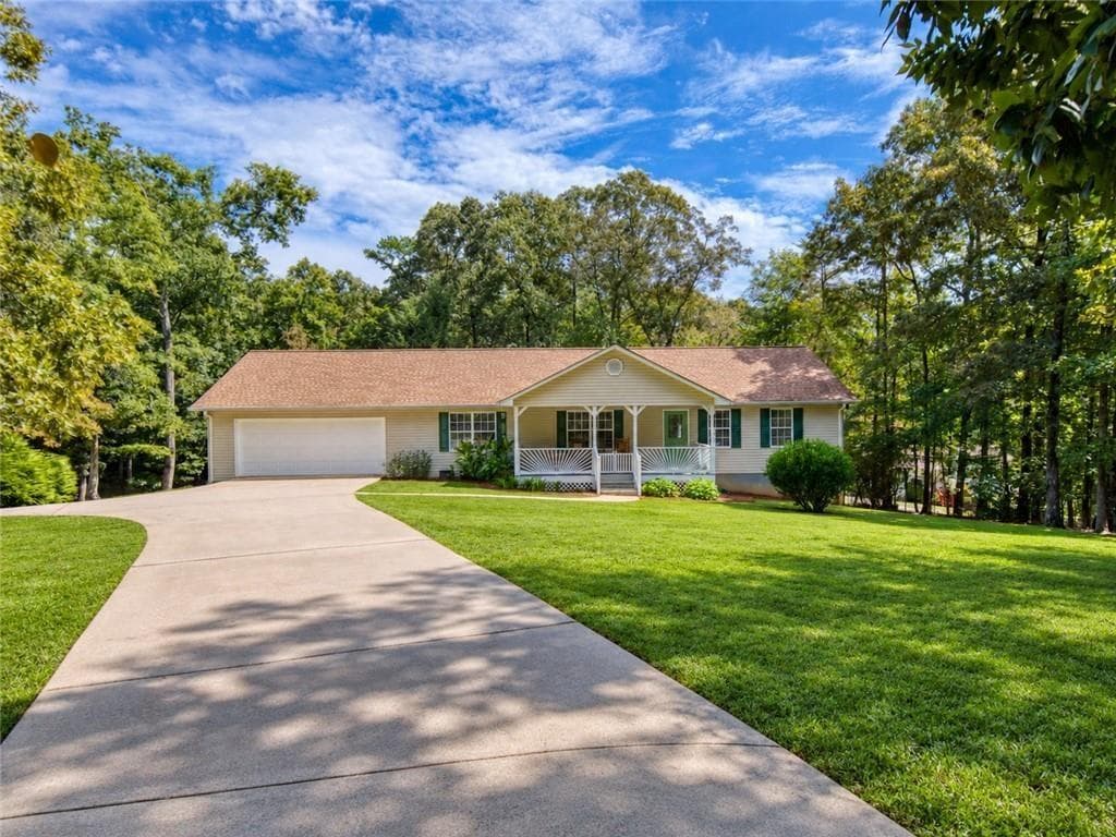 3 bedroom, 2 bathroom, 1,674 sq ft home for sale at 333 Long Branch Crossing, Dahlonega, GA