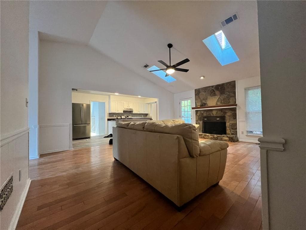 3 bedroom, 2 bathroom, 1,408 sq ft single family residence for sale at 265 Barrington Drive, Roswell, GA 30076 — photo 4