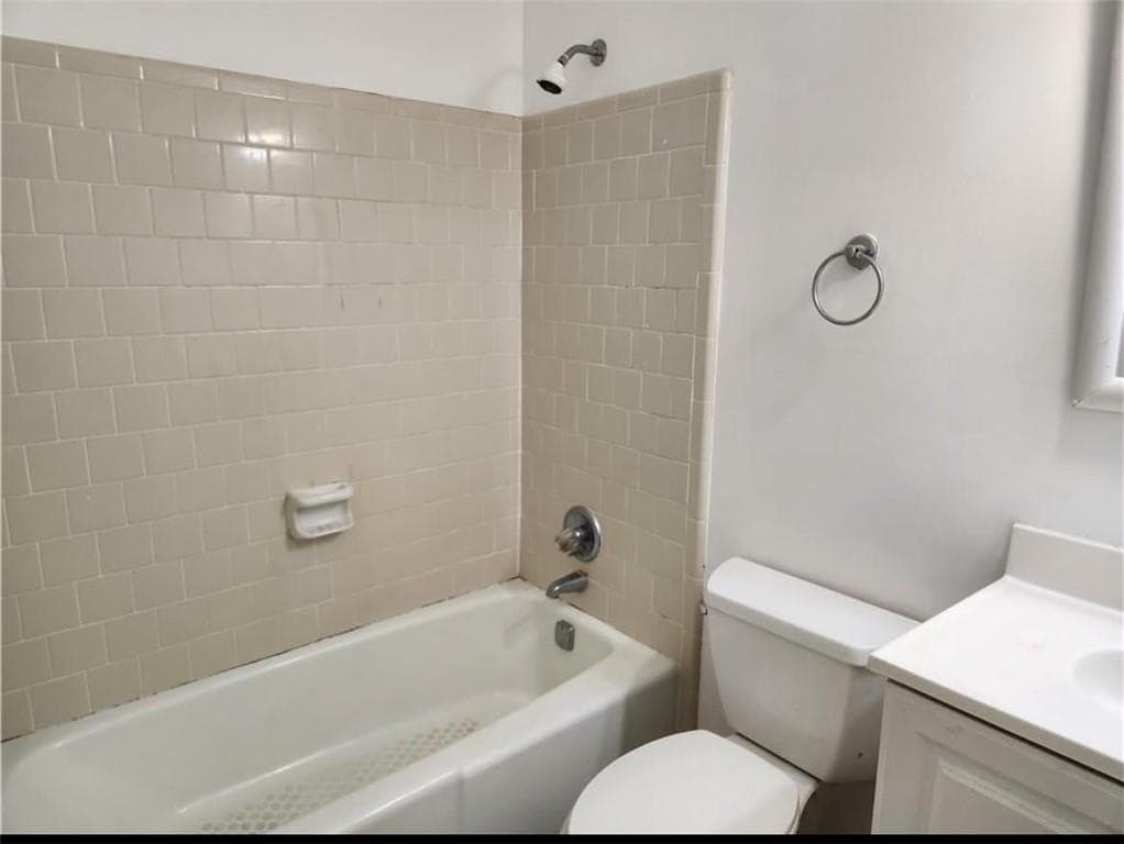 3 bedroom, 2 bathroom, 1,408 sq ft single family residence for sale at 265 Barrington Drive, Roswell, GA 30076 — photo 5