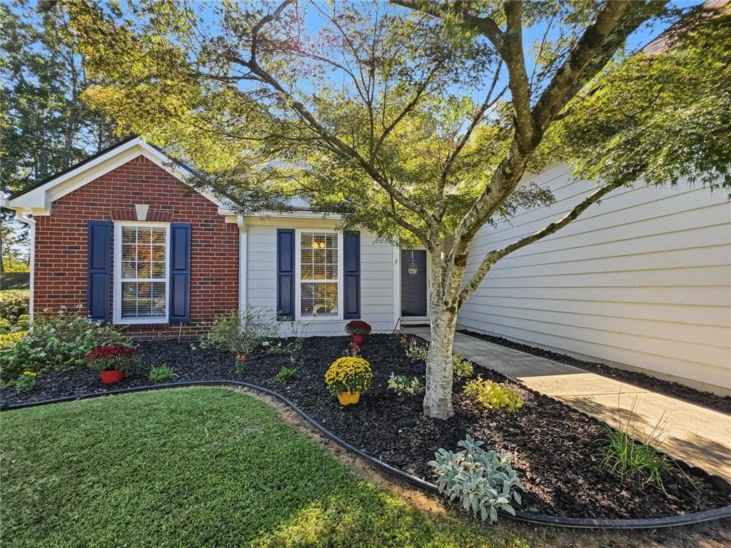 4 bedroom, 2 bathroom, 1,877 sq ft single family residence for sale at 2705 Abbotts Glen Place, Acworth, GA 30101 — photo 5