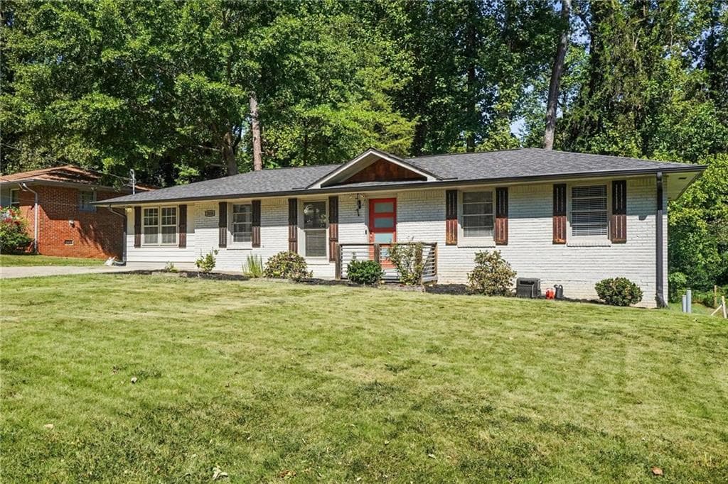 3 bedroom, 2 bathroom, 1,415 sq ft single family residence for sale at 2030 Barberrie Lane, Decatur, GA 30032 — photo 2