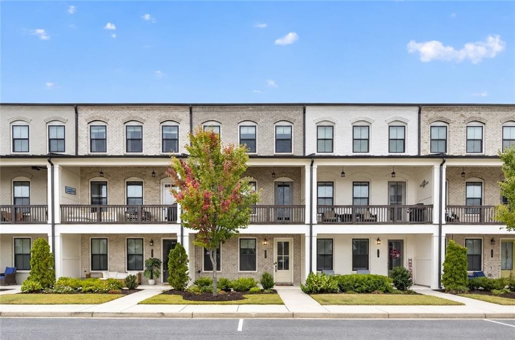 3 bedroom, 4 bathroom, 2,025 sq ft townhouse for sale at 132 Harlow Circle, Roswell, GA 30076