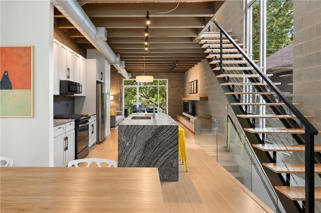 3 bedroom, 3 bathroom, 2,210 sq ft single family residence for sale at 614 Irwin Street, Atlanta, GA 30312 — photo 4