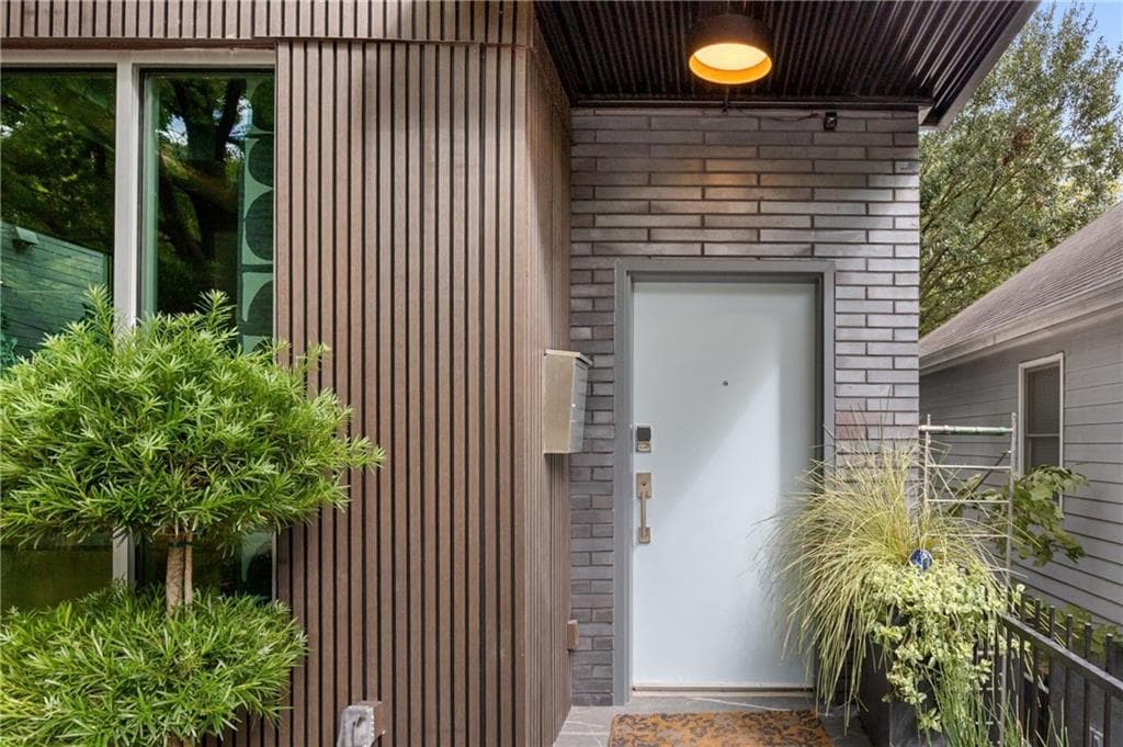 3 bedroom, 3 bathroom, 2,210 sq ft single family residence for sale at 614 Irwin Street, Atlanta, GA 30312 — photo 9